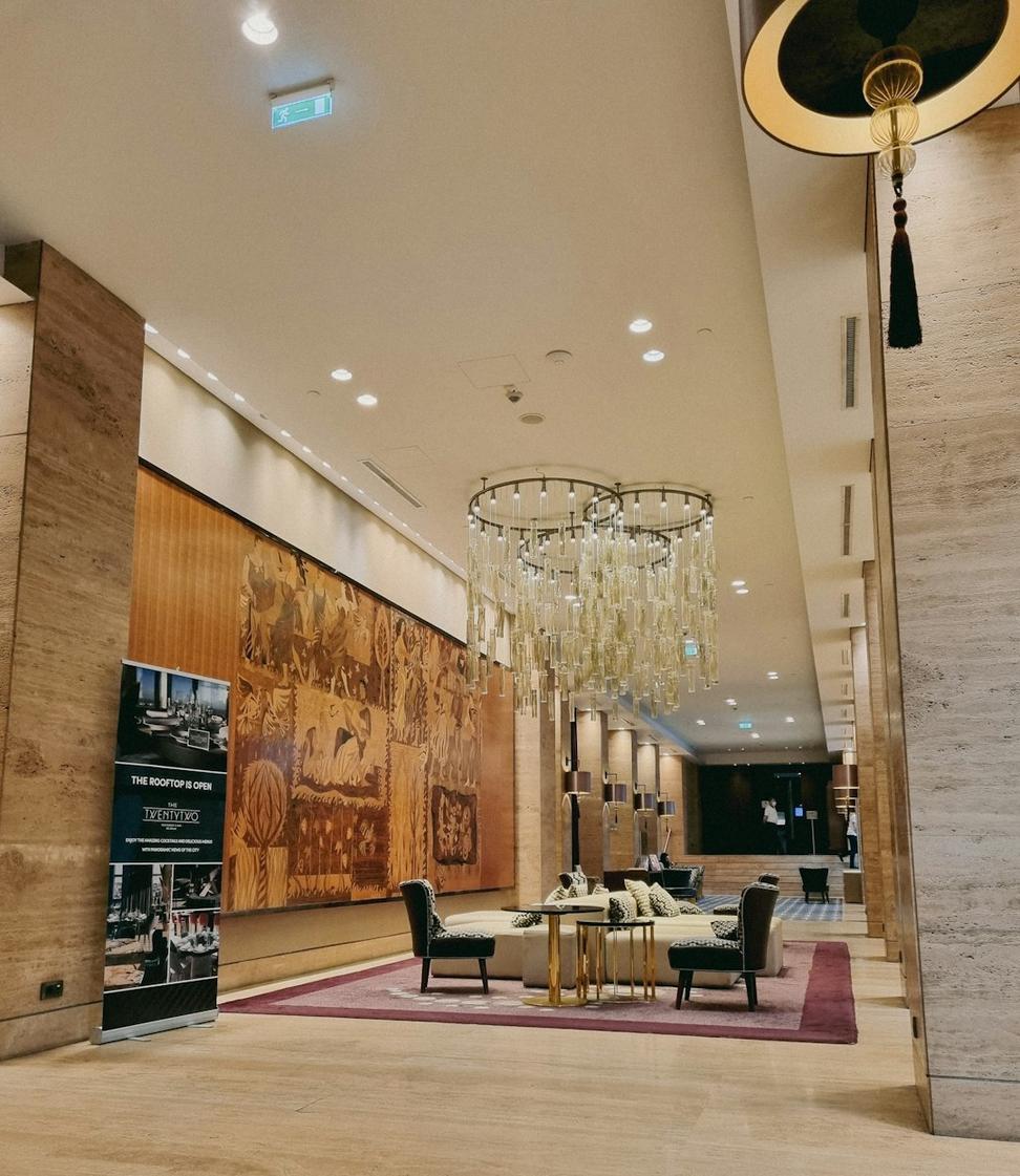 Zephron Quintavorn Hotel Reception
